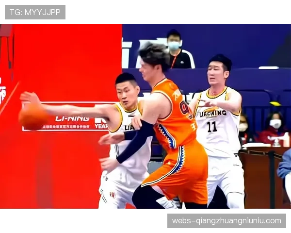 杨瀚森送闫鹏飞两记盖帽，青岛主场逆转上海取关键胜利