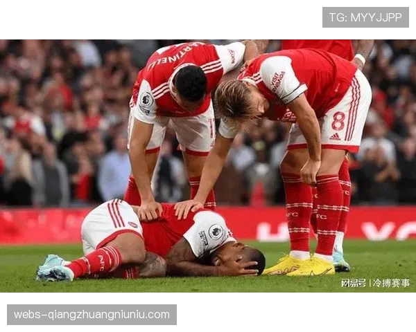 利兹联主力中卫库珀长期伤缺,亚当斯停赛中场受损 利兹联主力中卫库珀长期伤缺,亚当斯停赛中场受损