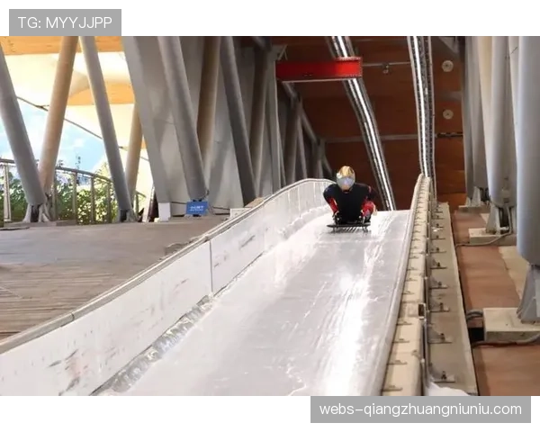 “雪游龙”赛道上的冰上F1,钢架雪车亚洲杯选手飞驰而下 “雪游龙”赛道上的冰上F1,钢架雪车亚洲杯选手飞驰而下